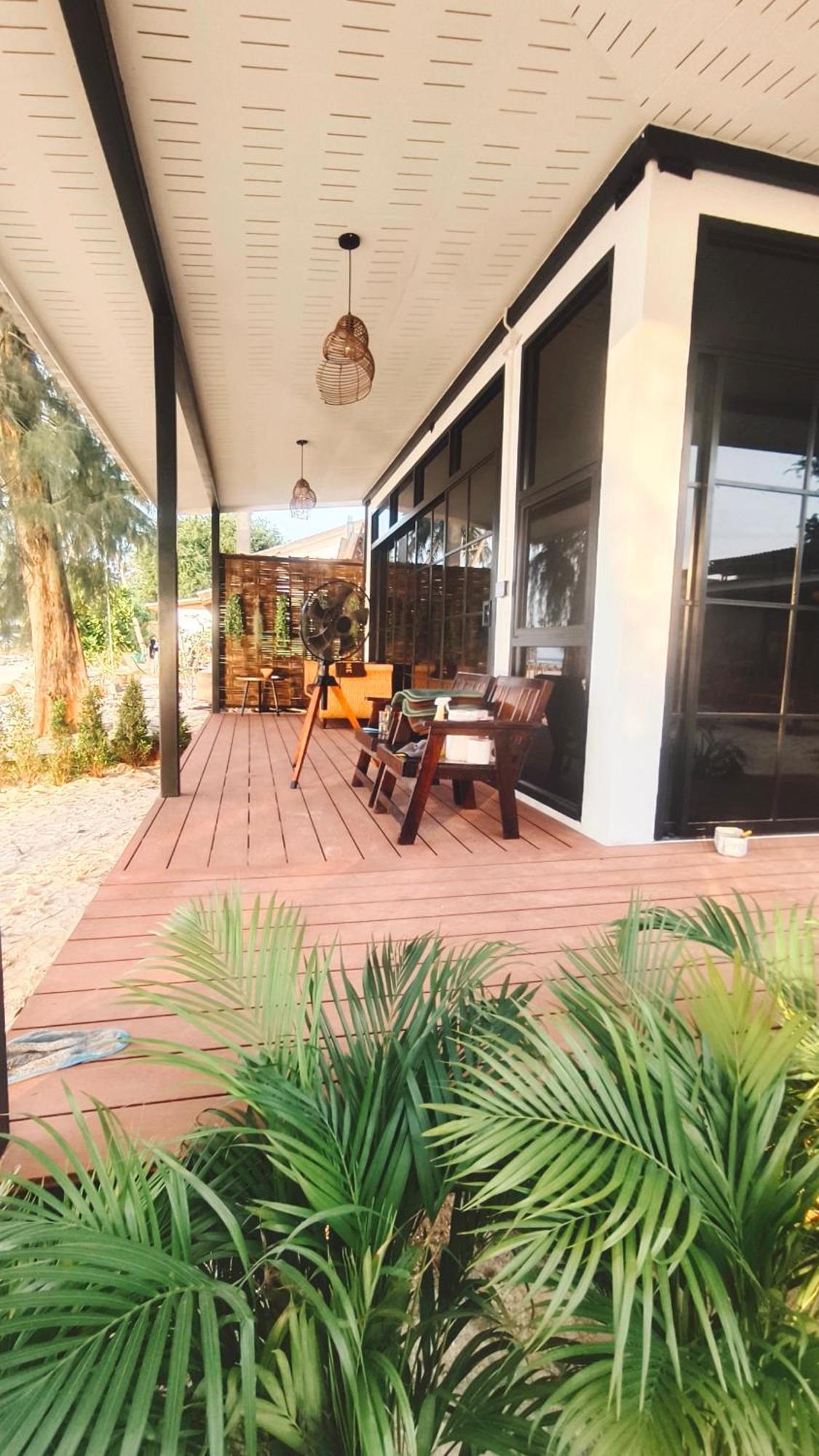 2-Bedroom Beach Front Chaloklum Bagian luar foto